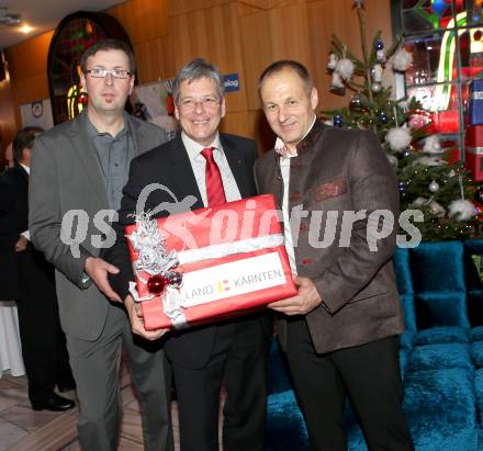 Sportgala. Ehrung Sportler des Jahres. Landeshauptmann Peter Kaiser, Werner Mueller mit Mechaniker. Velden, 23.12.2013.
Foto: Kuess 
---
pressefotos, pressefotografie, kuess, qs, qspictures, sport, bild, bilder, bilddatenbank