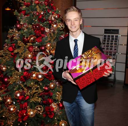 Sportgala. Ehrung Sportler des Jahres. Rookie of the year. Christopher Hoeher. Velden, 23.12.2013.
Foto: Kuess 
---
pressefotos, pressefotografie, kuess, qs, qspictures, sport, bild, bilder, bilddatenbank