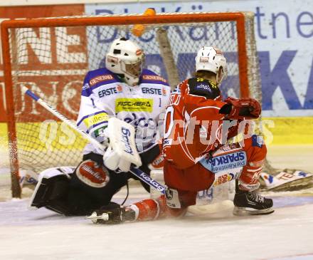 EBEL. Eishockey Bundesliga. KAC gegen VSV. Tyler Scofield, (KAC),  Jean Philippe Lamoureux  (VSV). Klagenfurt, am 26.12.2013
Foto: Kuess 

---
pressefotos, pressefotografie, kuess, qs, qspictures, sport, bild, bilder, bilddatenbank