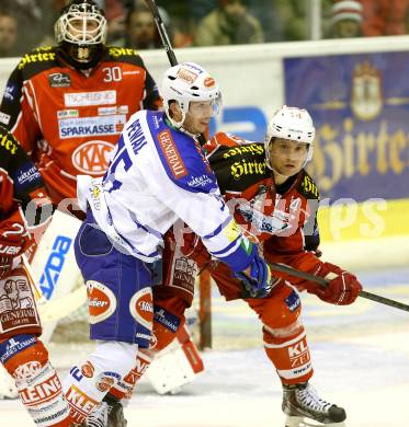 EBEL. Eishockey Bundesliga. KAC gegen VSV. Johannes Reichel, (KAC),  Marco Pewal (VSV). Klagenfurt, am 26.12.2013
Foto: Kuess 

---
pressefotos, pressefotografie, kuess, qs, qspictures, sport, bild, bilder, bilddatenbank