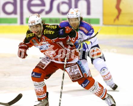 EBEL. Eishockey Bundesliga. KAC gegen VSV.  Martin Schumnig, (KAC),  Brock McBride (VSV). Klagenfurt, am 26.12.2013
Foto: Kuess 

---
pressefotos, pressefotografie, kuess, qs, qspictures, sport, bild, bilder, bilddatenbank