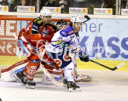 EBEL. Eishockey Bundesliga. KAC gegen VSV. Florian Iberer, (KAC), Brock McBride  (VSV). Klagenfurt, am 26.12.2013
Foto: Kuess 

---
pressefotos, pressefotografie, kuess, qs, qspictures, sport, bild, bilder, bilddatenbank