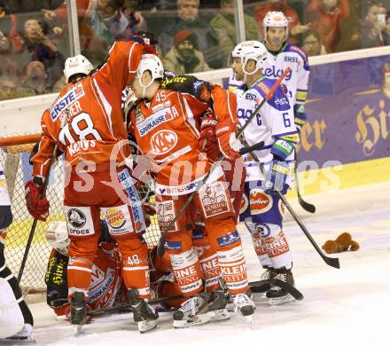 EBEL. Eishockey Bundesliga. KAC gegen VSV.  Torjubel David Schuller, Florian Iberer (KAC). Klagenfurt, am 26.12.2013
Foto: Kuess 

---
pressefotos, pressefotografie, kuess, qs, qspictures, sport, bild, bilder, bilddatenbank