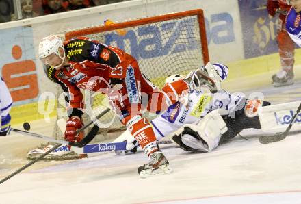 EBEL. Eishockey Bundesliga. KAC gegen VSV. Mike Siklenka,  (KAC), Jean Philippe Lamoureux (VSV). Klagenfurt, am 26.12.2013
Foto: Kuess 

---
pressefotos, pressefotografie, kuess, qs, qspictures, sport, bild, bilder, bilddatenbank