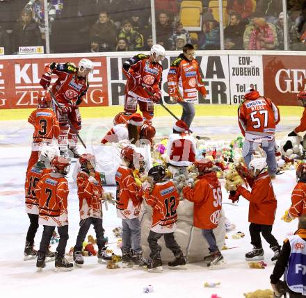 EBEL. Eishockey Bundesliga. KAC gegen VSV. Teddybear toss (KAC). Klagenfurt, am 26.12.2013
Foto: Kuess 

---
pressefotos, pressefotografie, kuess, qs, qspictures, sport, bild, bilder, bilddatenbank