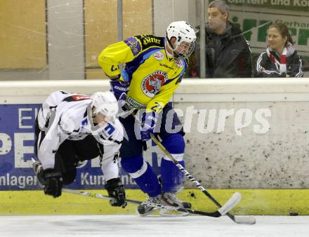 Eishockey. Kaerntner Liga Division I. Tarco Woelfe gegen 1. EHC Althofen. Martin Florian,  (Tarco), Kevin Schabernig (Althofen). Klagenfurt, 26.12.2013.
Foto: Kuess
---
pressefotos, pressefotografie, kuess, qs, qspictures, sport, bild, bilder, bilddatenbank