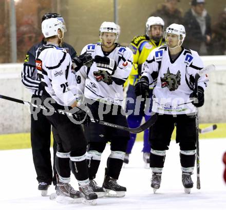 Eishockey. Kaerntner Liga Division I. Tarco Woelfe gegen 1. EHC Althofen. Torjubel Harald Ofner, Heiko Ofner, Christian Stolz (Tarco). Klagenfurt, 26.12.2013.
Foto: Kuess
---
pressefotos, pressefotografie, kuess, qs, qspictures, sport, bild, bilder, bilddatenbank