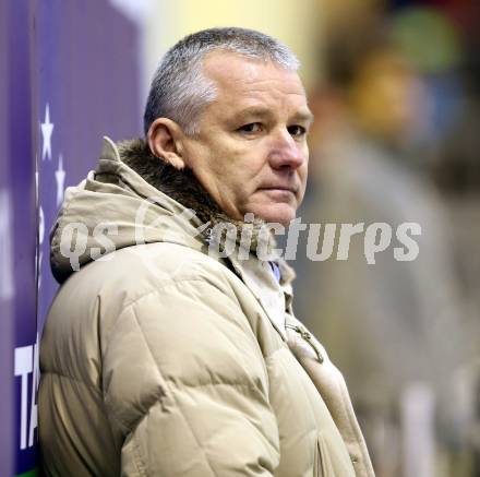 Eishockey. Kaerntner Liga Division I. Tarco Woelfe gegen 1. EHC Althofen. Trainer Hans Sulzer (Tarco). Klagenfurt, 26.12.2013.
Foto: Kuess
---
pressefotos, pressefotografie, kuess, qs, qspictures, sport, bild, bilder, bilddatenbank