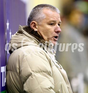 Eishockey. Kaerntner Liga Division I. Tarco Woelfe gegen 1. EHC Althofen. Trainer Hans Sulzer (Tarco). Klagenfurt, 26.12.2013.
Foto: Kuess
---
pressefotos, pressefotografie, kuess, qs, qspictures, sport, bild, bilder, bilddatenbank