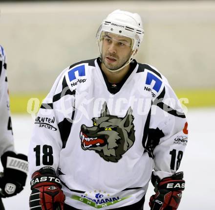 Eishockey. Kaerntner Liga Division I. Tarco Woelfe gegen 1. EHC Althofen. Manuel Ferrara (Tarco). Klagenfurt, 26.12.2013.
Foto: Kuess
---
pressefotos, pressefotografie, kuess, qs, qspictures, sport, bild, bilder, bilddatenbank