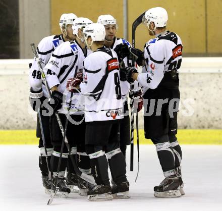 Eishockey. Kaerntner Liga Division I. Tarco Woelfe gegen 1. EHC Althofen. Torjubel Tarco. Klagenfurt, 26.12.2013.
Foto: Kuess
---
pressefotos, pressefotografie, kuess, qs, qspictures, sport, bild, bilder, bilddatenbank