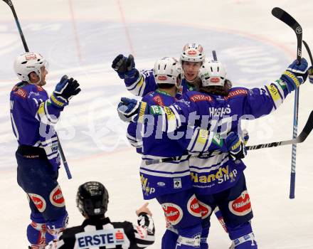 EBEL. Eishockey Bundesliga. EC VSV gegen KAC. Torjubel John Hughes, Cole Jarrett, Marco Pewal (VSV). Villach, am 28.12.2013.
Foto: Kuess 


---
pressefotos, pressefotografie, kuess, qs, qspictures, sport, bild, bilder, bilddatenbank