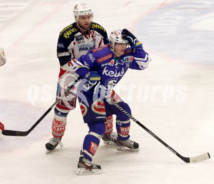 EBEL. Eishockey Bundesliga. EC VSV gegen KAC.  Marco Pewal, (VSV), Thomas Poeck (KAC). Villach, am 28.12.2013.
Foto: Kuess 


---
pressefotos, pressefotografie, kuess, qs, qspictures, sport, bild, bilder, bilddatenbank