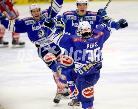 EBEL. Eishockey Bundesliga. EC VSV gegen KAC. Torjubel Marco Pewal, Derek Ryan, Stefan Bacher (VSV). Villach, am 28.12.2013.
Foto: Kuess 


---
pressefotos, pressefotografie, kuess, qs, qspictures, sport, bild, bilder, bilddatenbank