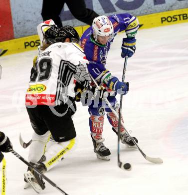 EBEL. Eishockey Bundesliga. EC VSV gegen Dornbirner Eishockey Club.  Derek Ryan,  (VSV), Philip Putnik (Dornbirn). Villach, am 30.12.2013.
Foto: Kuess 


---
pressefotos, pressefotografie, kuess, qs, qspictures, sport, bild, bilder, bilddatenbank