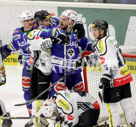 EBEL. Eishockey Bundesliga. EC VSV gegen Dornbirner Eishockey Club.  Scott Hotham, (VSV), Olivier Magnan-Grenier (Dornbirn). Villach, am 30.12.2013.
Foto: Kuess 


---
pressefotos, pressefotografie, kuess, qs, qspictures, sport, bild, bilder, bilddatenbank