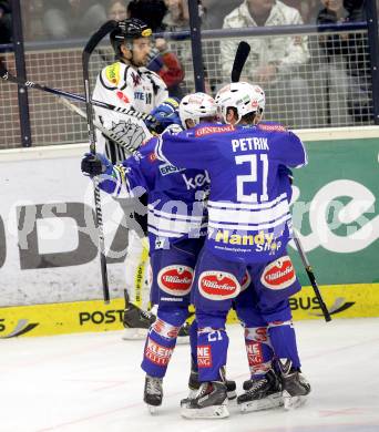 EBEL. Eishockey Bundesliga. EC VSV gegen Dornbirner Eishockey Club.  Torjubel  Daniel Nageler, Benjamin Petrik (VSV). Villach, am 30.12.2013.
Foto: Kuess 


---
pressefotos, pressefotografie, kuess, qs, qspictures, sport, bild, bilder, bilddatenbank