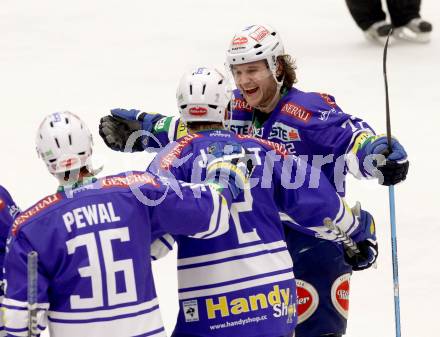 EBEL. Eishockey Bundesliga. EC VSV gegen Dornbirner Eishockey Club.  Torjubel John Hughes, Cole Jarrett, Marco Pewal (VSV). Villach, am 30.12.2013.
Foto: Kuess 


---
pressefotos, pressefotografie, kuess, qs, qspictures, sport, bild, bilder, bilddatenbank