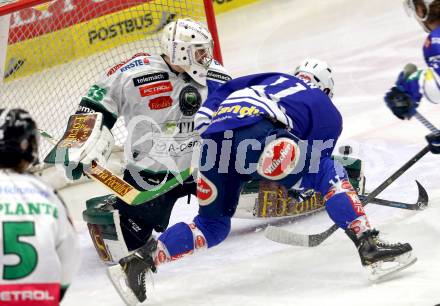 EBEL. Eishockey Bundesliga. EC VSV gegen HDD TELEMACH Olimpija Ljubljana. Derek Ryan,  (VSV), Jerry Kuhn (Laibach). Villach, am 1.1.2014.
Foto: Kuess 


---
pressefotos, pressefotografie, kuess, qs, qspictures, sport, bild, bilder, bilddatenbank