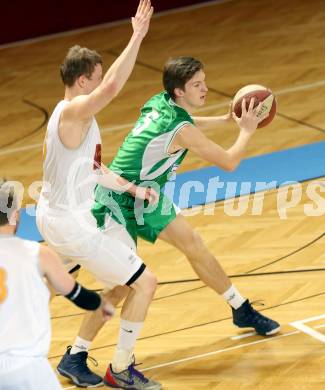 Basketball 2. Bundesliga. Woerthersee Piraten gegen KOS Klagenfurt/Celovec. Paul Koroschitz (Piraten), Andi Smrtnik (KOS). Klagenfurt, am 4.1.2014.
Foto: Kuess
---
pressefotos, pressefotografie, kuess, qs, qspictures, sport, bild, bilder, bilddatenbank