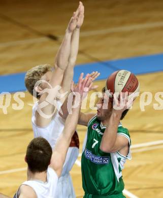 Basketball 2. Bundesliga. Woerthersee Piraten gegen KOS Klagenfurt/Celovec. Rok Papic (KOS). Klagenfurt, am 4.1.2014.
Foto: Kuess
---
pressefotos, pressefotografie, kuess, qs, qspictures, sport, bild, bilder, bilddatenbank