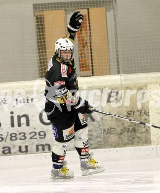 Eishockey Kaerntner Liga Ost. Division II. UEC Kiebitz Althofen gegen Friesacher AC. Torjubel Patrick Koppitsch (Althofen). Althofen, 4.1.2014.
Foto: Kuess
---
pressefotos, pressefotografie, kuess, qs, qspictures, sport, bild, bilder, bilddatenbank