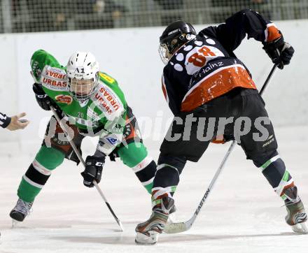 Eishockey Kaerntner Liga Division I. VST ADLER Voelkermarkt gegen Hockey Club Toblach - Dobbiaco ICEBEARS. Thomas Rack (Voelkermarkt), Tiziano Farinella (Toblach). Voelkermarkt, 4.1.2014.
Foto: Kuess
---
pressefotos, pressefotografie, kuess, qs, qspictures, sport, bild, bilder, bilddatenbank