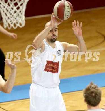 Basketball 2. Bundesliga. Woerthersee Piraten gegen KOS Klagenfurt/Celovec. Joachim Buggelsheim (Piraten). Klagenfurt, am 4.1.2014.
Foto: Kuess
---
pressefotos, pressefotografie, kuess, qs, qspictures, sport, bild, bilder, bilddatenbank