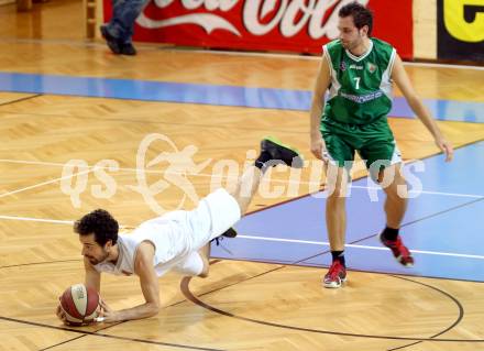 Basketball 2. Bundesliga. Woerthersee Piraten gegen KOS Klagenfurt/Celovec. Alexander Ey (Piraten), Rok Papic (KOS). Klagenfurt, am 4.1.2014.
Foto: Kuess
---
pressefotos, pressefotografie, kuess, qs, qspictures, sport, bild, bilder, bilddatenbank