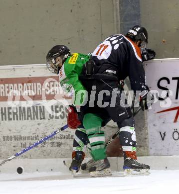 Eishockey Kaerntner Liga Division I. VST ADLER Voelkermarkt gegen Hockey Club Toblach - Dobbiaco ICEBEARS. Lukas Berger (Voelkermarkt), Patrick Lanzinger (Toblach). Voelkermarkt, 4.1.2014.
Foto: Kuess
---
pressefotos, pressefotografie, kuess, qs, qspictures, sport, bild, bilder, bilddatenbank