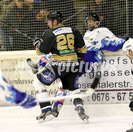 Eishockey Kaerntner Liga Ost. Division II. UEC Kiebitz Althofen gegen Friesacher AC. Nicolas Graf, (Althofen), Thomas Pichler (Friesach). Althofen, 4.1.2014.
Foto: Kuess
---
pressefotos, pressefotografie, kuess, qs, qspictures, sport, bild, bilder, bilddatenbank