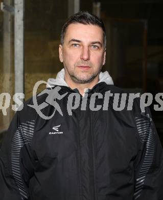 Eishockey Kaerntner Liga Division I. Hockey Club Toblach - Dobbiaco ICEBEARS. Trainer Miroslav Hosek. Voelkermarkt, 4.1.2014.
Foto: Kuess
---
pressefotos, pressefotografie, kuess, qs, qspictures, sport, bild, bilder, bilddatenbank