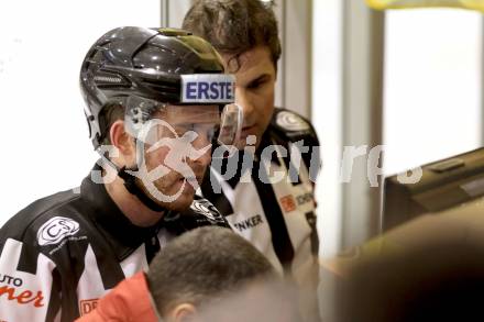 EBEL. Eishockey Bundesliga. KAC gegen HCB Suedtirol. Schiedsrichter, Videobeweis, Videostudium. Klagenfurt, am 5.1.2014.
Foto: Kuess 

---
pressefotos, pressefotografie, kuess, qs, qspictures, sport, bild, bilder, bilddatenbank