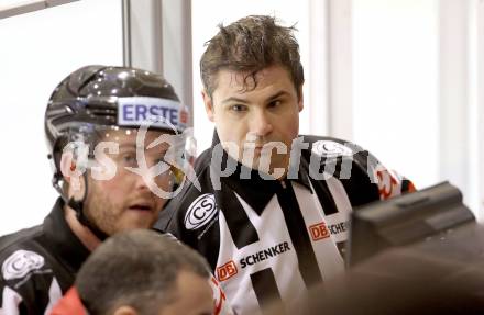 EBEL. Eishockey Bundesliga. KAC gegen HCB Suedtirol.  Schiedsrichter, Videobeweis, Videostudium. Klagenfurt, am 5.1.2014.
Foto: Kuess 

---
pressefotos, pressefotografie, kuess, qs, qspictures, sport, bild, bilder, bilddatenbank