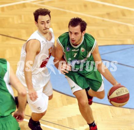 Basketball 2. Bundesliga. Woerthersee Piraten gegen KOS Klagenfurt/Celovec. Tobias Dobernig (Piraten), Rok Papic (KOS). Klagenfurt, am 4.1.2014.
Foto: Kuess
---
pressefotos, pressefotografie, kuess, qs, qspictures, sport, bild, bilder, bilddatenbank