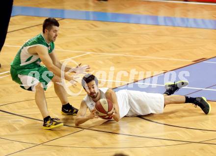 Basketball 2. Bundesliga. Woerthersee Piraten gegen KOS Klagenfurt/Celovec. Alexander Ey (Piraten), Darko Prolic (KOS). Klagenfurt, am 4.1.2014.
Foto: Kuess
---
pressefotos, pressefotografie, kuess, qs, qspictures, sport, bild, bilder, bilddatenbank