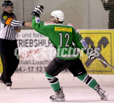 Eishockey Kaerntner Liga Division I. VST ADLER Voelkermarkt gegen Hockey Club Toblach - Dobbiaco ICEBEARS. Torjubel Christoph Skriner (Voelkermarkt). Voelkermarkt, 4.1.2014.
Foto: Kuess
---
pressefotos, pressefotografie, kuess, qs, qspictures, sport, bild, bilder, bilddatenbank