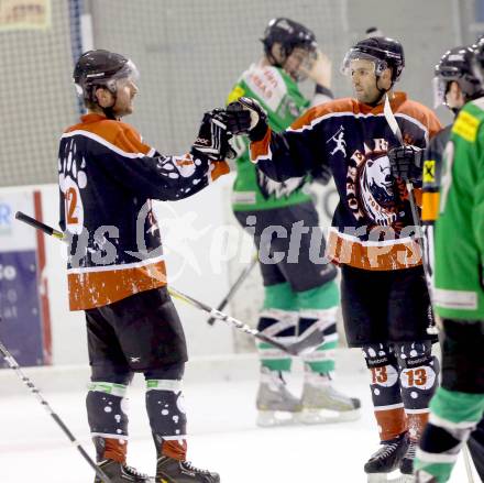 Eishockey Kaerntner Liga Division I. VST ADLER Voelkermarkt gegen Hockey Club Toblach - Dobbiaco ICEBEARS. Torjubel Klaus Volgger (Toblach). Voelkermarkt, 4.1.2014.
Foto: Kuess
---
pressefotos, pressefotografie, kuess, qs, qspictures, sport, bild, bilder, bilddatenbank