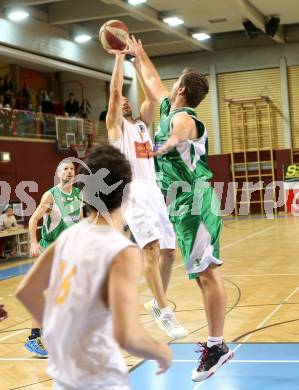 Basketball 2. Bundesliga. Woerthersee Piraten gegen KOS Klagenfurt/Celovec. Joachim Puggelsheim (Piraten), Milovan Radmanovic (KOS). Klagenfurt, am 4.1.2014.
Foto: Kuess
---
pressefotos, pressefotografie, kuess, qs, qspictures, sport, bild, bilder, bilddatenbank