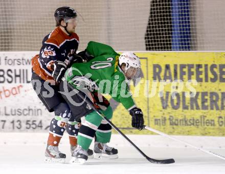 Eishockey Kaerntner Liga Division I. VST ADLER Voelkermarkt gegen Hockey Club Toblach - Dobbiaco ICEBEARS. Thomas Rack, (Voelkermarkt), Felix Oberrauch (Toblach). Voelkermarkt, 4.1.2014.
Foto: Kuess
---
pressefotos, pressefotografie, kuess, qs, qspictures, sport, bild, bilder, bilddatenbank