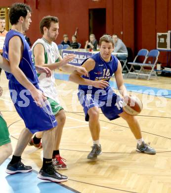 Basketball 2. Bundesliga. KOS Klagenfurt/Celovec gegen WSG Radenthein. Rok Papic, (KOS), Matej Pirija  (Radenthein). Klagenfurt, 6.1.2014.
Foto: Kuess
---
pressefotos, pressefotografie, kuess, qs, qspictures, sport, bild, bilder, bilddatenbank