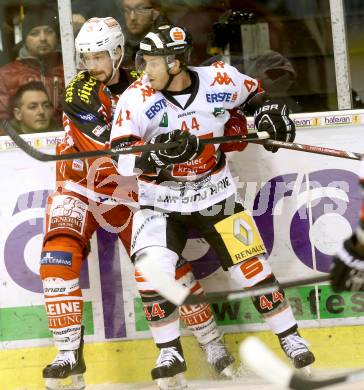 EBEL. Eishockey Bundesliga. KAC gegen HC TWK Innsbruck Die Haie. Paul Schellander, (KAC),  Jeff Ulmer  (Innsbruck). Klagenfurt, am 10.1.2014.
Foto: Kuess 

---
pressefotos, pressefotografie, kuess, qs, qspictures, sport, bild, bilder, bilddatenbank