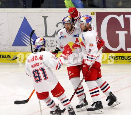 EBEL. Eishockey Bundesliga. EC VSV gegen EC Red Bull Salzburg. Torjubel Manuel Latusa, Brian Fahey, Dominique Heinrich  (Salzburg). Villach, am 19.1.2014.
Foto: Kuess 


---
pressefotos, pressefotografie, kuess, qs, qspictures, sport, bild, bilder, bilddatenbank