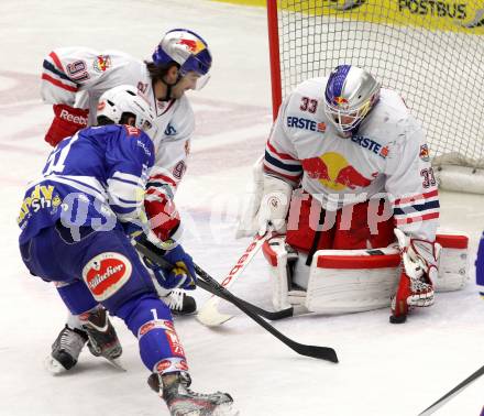 EBEL. Eishockey Bundesliga. EC VSV gegen EC Red Bull Salzburg. Eric Hunter,  (VSV), Luka Gracnar, Dominique Heinrich (Salzburg).. Villach, am 19.1.2014.
Foto: Kuess 


---
pressefotos, pressefotografie, kuess, qs, qspictures, sport, bild, bilder, bilddatenbank