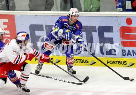 EBEL. Eishockey Bundesliga. EC VSV gegen EC Red Bull Salzburg. Eric Hunter, (VSV),  Dave Meckler (Salzburg). Villach, am 19.1.2014.
Foto: Kuess 


---
pressefotos, pressefotografie, kuess, qs, qspictures, sport, bild, bilder, bilddatenbank