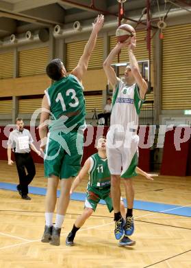 Basketball 2. Bundesliga. KOS Klagenfurt/Celovec gegen BK Mattersburg Rocks. Ales Primc,  (KOS), Sebastian Pinterits (Mattersburg). Klagenfurt, am 18.1.2014.
Foto: Kuess
---
pressefotos, pressefotografie, kuess, qs, qspictures, sport, bild, bilder, bilddatenbank