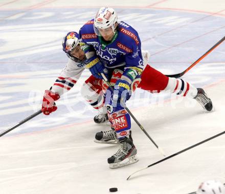 EBEL. Eishockey Bundesliga. EC VSV gegen EC Red Bull Salzburg. Eric Hunter, (VSV), Garrett Roe  (Salzburg). Villach, am 19.1.2014.
Foto: Kuess 


---
pressefotos, pressefotografie, kuess, qs, qspictures, sport, bild, bilder, bilddatenbank