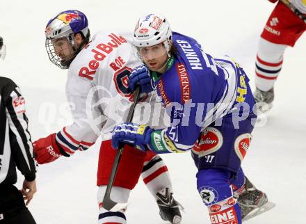 EBEL. Eishockey Bundesliga. EC VSV gegen EC Red Bull Salzburg. Eric Hunter,  (VSV), Garrett Roe (Salzburg). Villach, am 19.1.2014.
Foto: Kuess 


---
pressefotos, pressefotografie, kuess, qs, qspictures, sport, bild, bilder, bilddatenbank