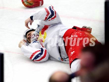 EBEL. Eishockey Bundesliga. EC VSV gegen EC Red Bull Salzburg. Verletzt Florian Muehlstein  (Salzburg). Villach, am 19.1.2014.
Foto: Kuess 


---
pressefotos, pressefotografie, kuess, qs, qspictures, sport, bild, bilder, bilddatenbank