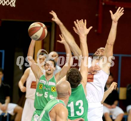 Basketball 2. Bundesliga.  Woerthersee Piraten gegen Dornbirn Lions.  Joachim Buggelsheim,  (Piraten), Francisco Javier Sastre Casali, Ivica Dodig (Dornbirn). Klagenfurt, am 25.1.2014.
Foto: Kuess
---
pressefotos, pressefotografie, kuess, qs, qspictures, sport, bild, bilder, bilddatenbank